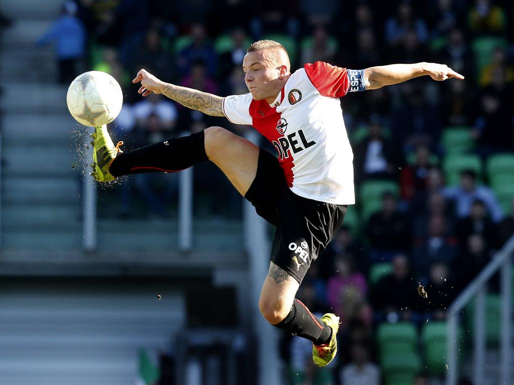 Jordy Clasie controleert de bal tijdens FC Groningen - Feyenoord. (9-3-2014) Jordy Clasie controleert de bal tijdens FC Groningen - Feyenoord. (9-3-2014)