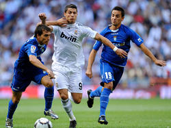 Calvo, a la derecha, con el Xerez en el Santiago Bernabéu ante el Real Madrid. (Foto: Getty)