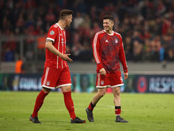 Niklas Süle (l.) und Robert Lewandowski spielen gemeinsam beim FC Bayern