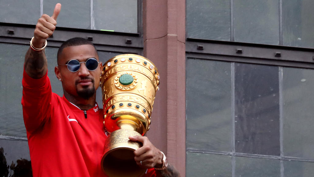 Kevin-Prince Boateng verließt Eintracht Frankfurt mit dem DFB-Pokal-Sieg