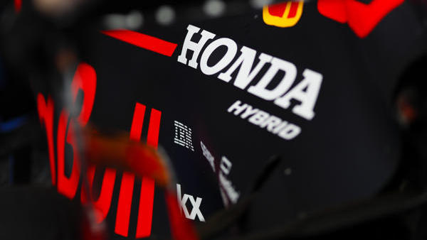 Der Honda-Motor wird in Japan mit neuem Sprit fahren Der Honda-Motor wird in Japan mit neuem Sprit fahren