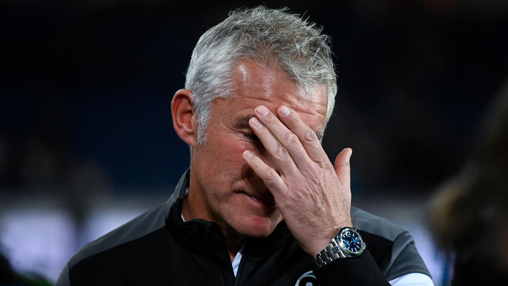 Hannovers Trainer Mirko Slomka steht vor dem Auswärtsspiel bei Dynamo Dresden gehörig unter Druck