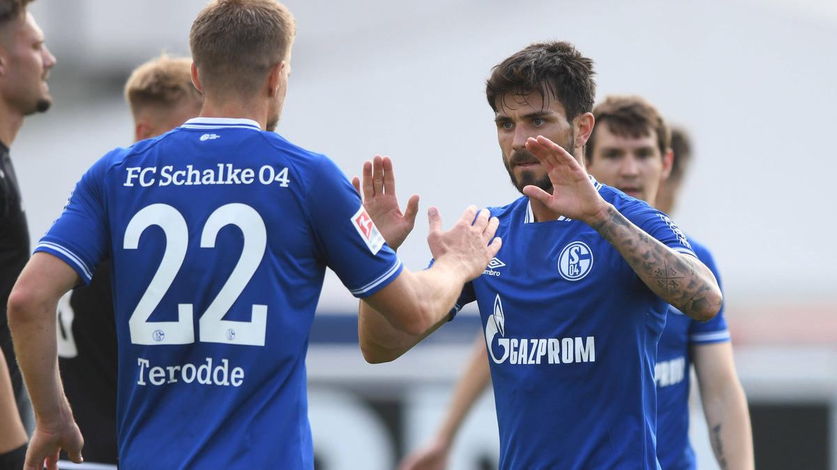 Danny Latza (r.) ist neuer Kapitän des FC Schalke 04