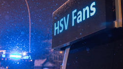 Viele  HSV-Fans mussten am Samstagabend stundenlang in einem Zug ausharren