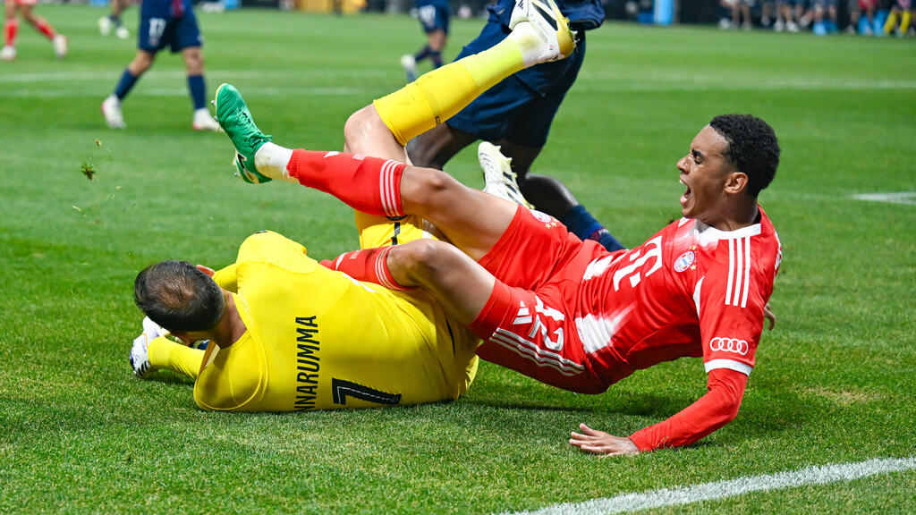 Jamal Musiala (r.) ist zwei Tage nach seiner schweren Verletzung bei der Klub-WM operiert worden Jamal Musiala (r.) ist zwei Tage nach seiner schweren Verletzung bei der Klub-WM operiert worden
