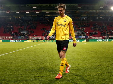 Roda speler Kees Luijckx verlaat het veld na het 3-0 verlies. (12-04-2014)