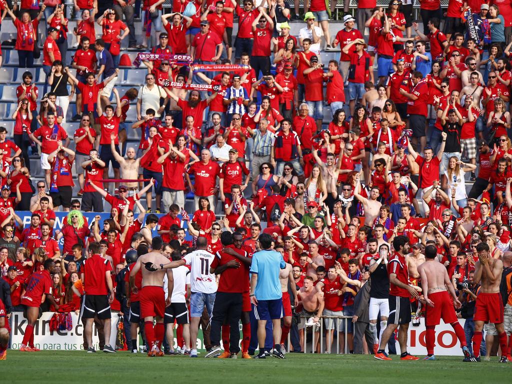 Osasuna celebró con sus aficionados la permanencia en Segunda División. (Foto: Imago)