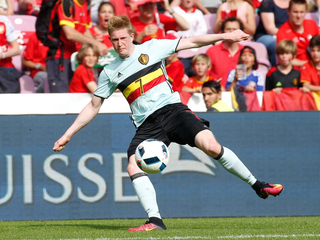 Kevin De Bruyne voor België in actie tijdens de oefenwedstrijd tegen Zwitserland. (28-05-2016)