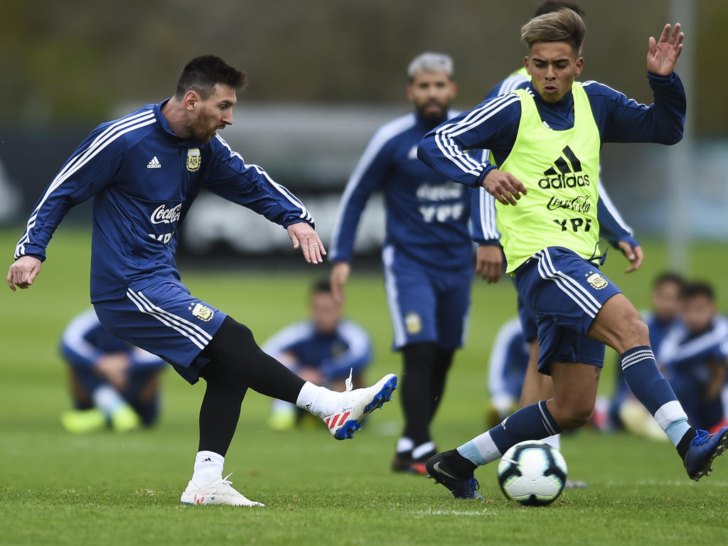 Messi lanza a portería en un entrenamiento reciente.