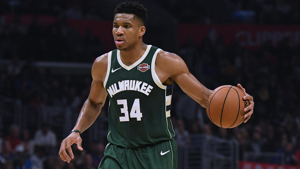 Giannis Antetokounmpo überragt bisher in der NBA-Saison Giannis Antetokounmpo überragt bisher in der NBA-Saison
