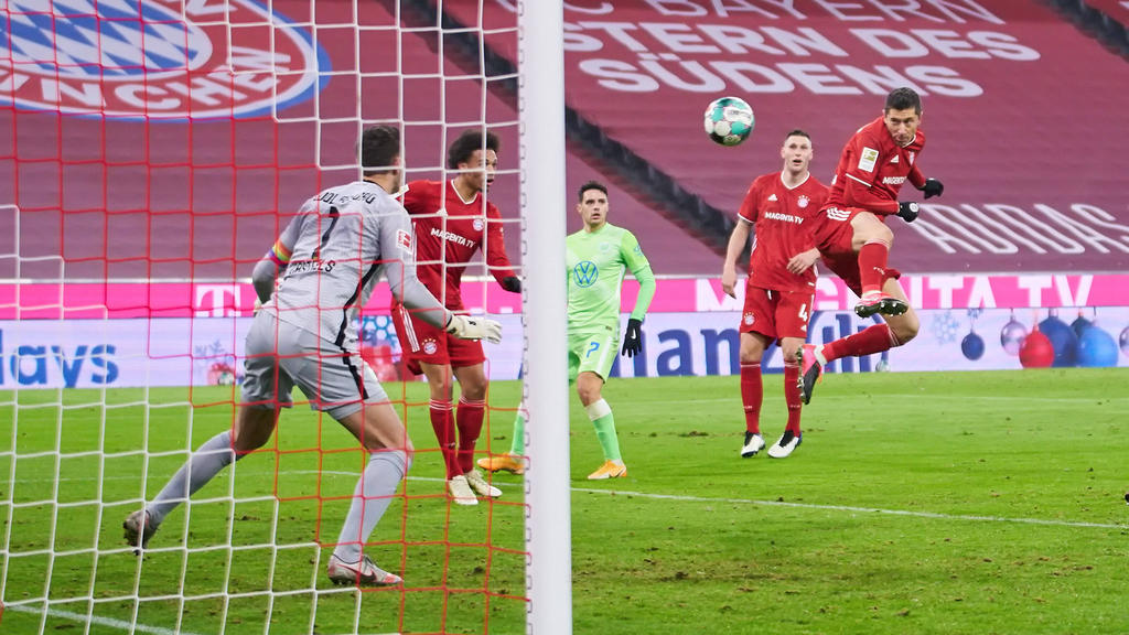 Robert Lewandowski (r.) erzielte seine Treffer 250 und 251 in der Fußball-Bundesliga