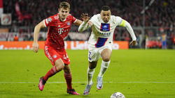 Josip Stanisic (l.) bestach gegen PSG-Superstar Kylian Mbappé