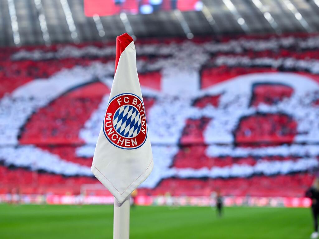 Wegen eines medizinischen Notfalls stellten die Fans in München ihre Gesänge zwischenzeitlich ein Wegen eines medizinischen Notfalls stellten die Fans in München ihre Gesänge zwischenzeitlich ein