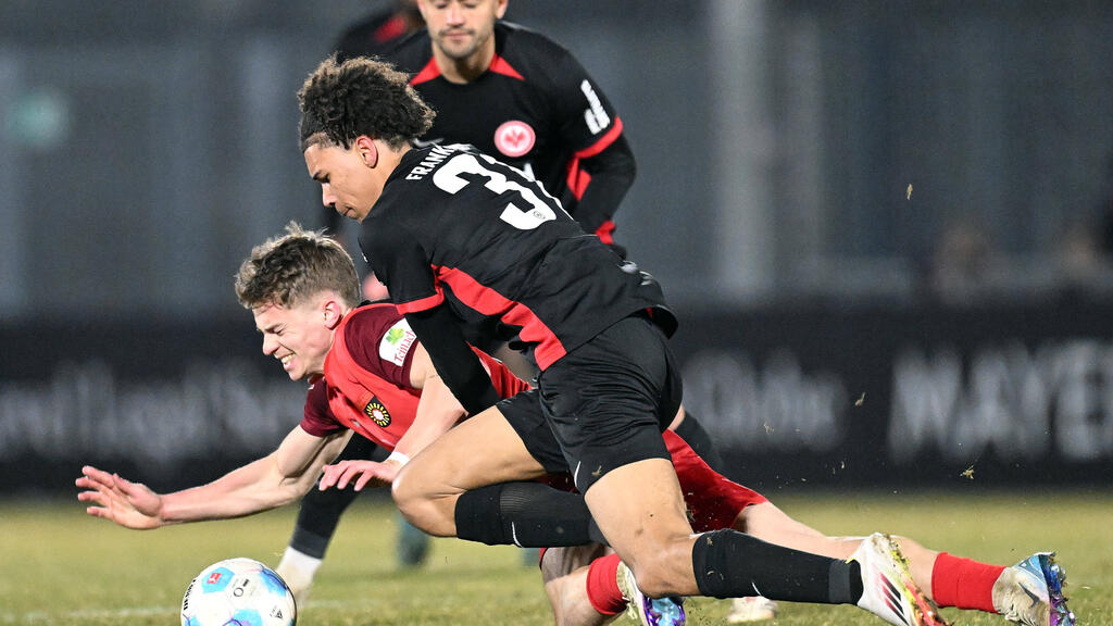 Eintracht Frankfurt stolpert im Testspiel Eintracht Frankfurt stolpert im Testspiel