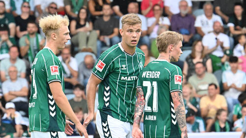 Keke Topp (M.) will sich bei Werder Bremen durchsetzen