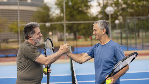 Diese Tennis-Essentials bringen Schwung ins Spiel und Ordnung ins Equipment.