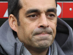 Restlos bedient: Bremens Trainer Robin Dutt in Augsburg 