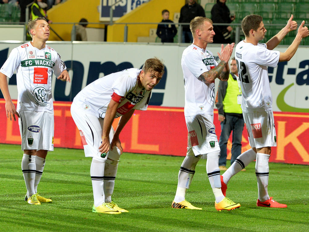 Die Spieler vom FC Wacker Innsbruck sehen nach dem Erfolg bei der SV Ried einen Hoffnungsschimmer