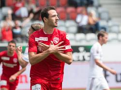 Berat Sadik feiert seinen Treffer gegen Vaduz vom Elfmeterpunkt