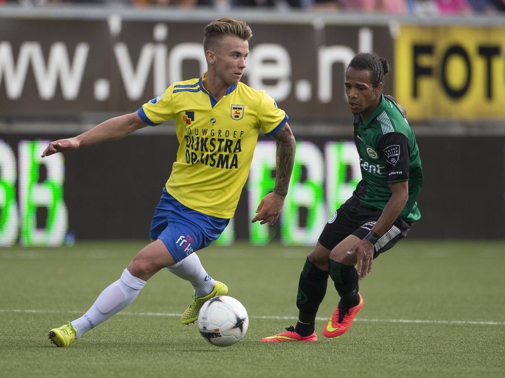 Behendig als ie is draait Albert Rusnák (l.) weg bij FC Groningen-aanvaler Jarchinio Antonia (r.). (14-09-2014) Behendig als ie is draait Albert Rusnák (l.) weg bij FC Groningen-aanvaler Jarchinio Antonia (r.). (14-09-2014)