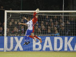 William de Boer (l.) test naamgenoot Diederik Boer in de wedstrijd SV Urk - Ajax. (28-10-2014)