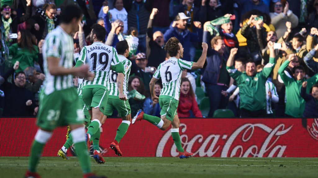 Canales celebra su gol de la victoria contra el Atlético. (Foto: Getty)