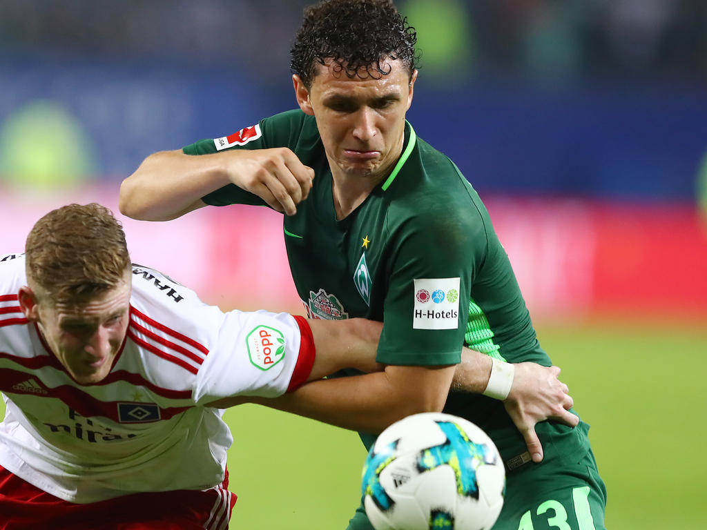 Bremen plant langfristig mit Milos Veljkovic (r.) Bremen plant langfristig mit Milos Veljkovic (r.)