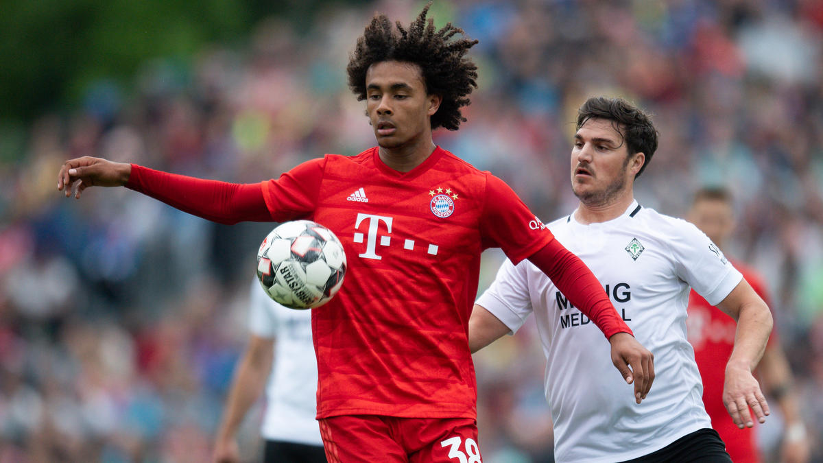 Joshua Zirkzee tritt mit dem Nachwuchs des FC Bayern bei Tottenham Hotspur Joshua Zirkzee tritt mit dem Nachwuchs des FC Bayern bei Tottenham Hotspur