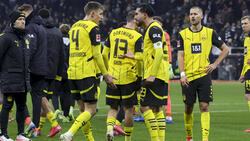 Im angeregten Gespräch: Die BVB-Profis Schlotterbeck (li.) und Can (re. daneben)