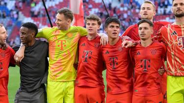 Jonathan Asp Jensen (M.) verlängert beim FC Bayern