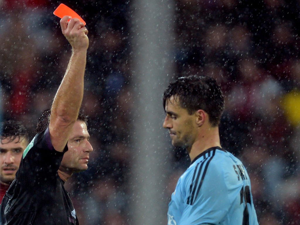 Paul Scharner tritt gegen den Hamburger SV nach Paul Scharner tritt gegen den Hamburger SV nach