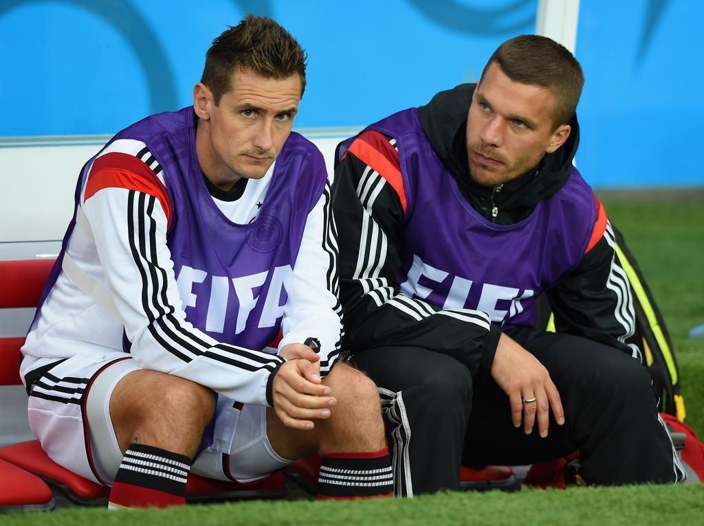 Miroslav Klose (l.) und Lukas Podolski sitzen bei ihren Klubs derzeit auf der Bank Miroslav Klose (l.) und Lukas Podolski sitzen bei ihren Klubs derzeit auf der Bank