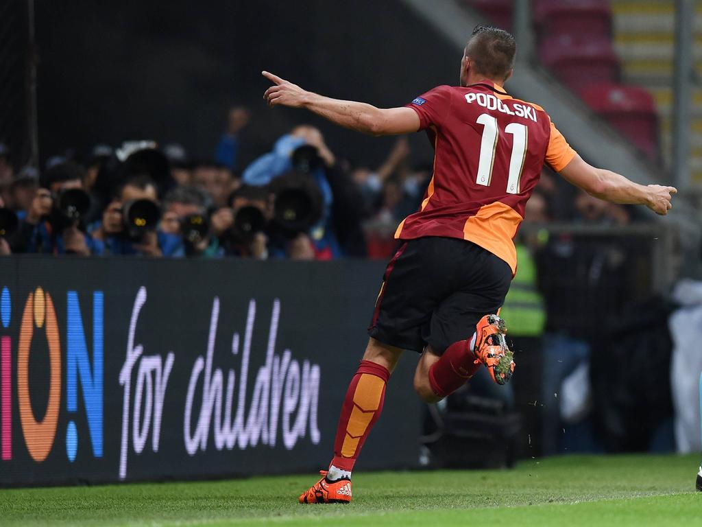 Lukas Podolski jubelt mittlerweile für Gala - fiebert aber noch mit dem FC