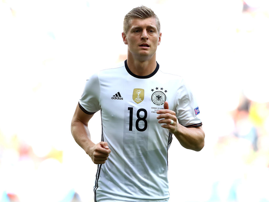 Toni Kroos sieht den Druck beim Gastgeber Frankreich Toni Kroos sieht den Druck beim Gastgeber Frankreich