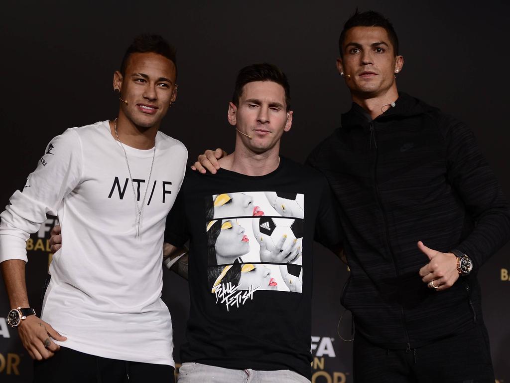 Messi (Mitte) und Cristiano Ronaldo (r.) stechen bei ihren Vereinen wohl am meisten heraus