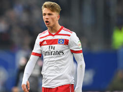 Jann-Fiete Arp wird von Uwe Seeler ins Gebet genommen