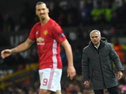 José Mourinho wünscht sich, dass Zlatan Ibrahimović (l.) den EL-Pokal in Empfang nimmt