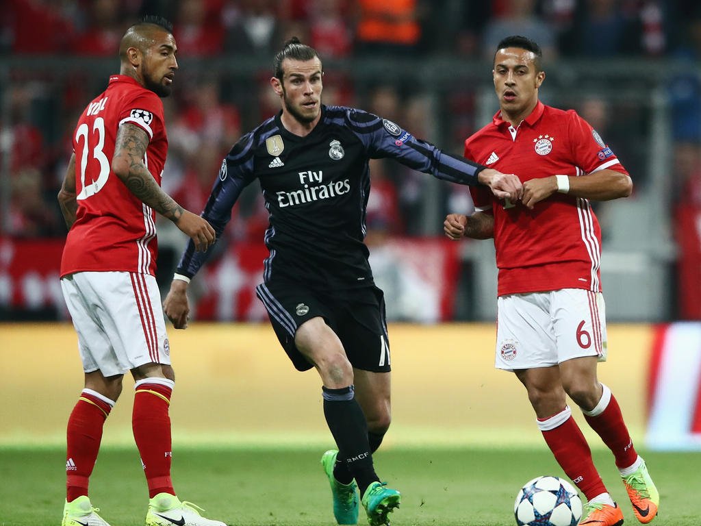 Gareth Bale (m.) hat großen Respekt vor den Bayern