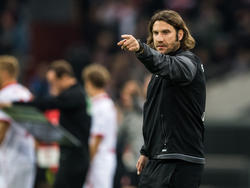 Teammanager Michael Stegmayer stärkt Torsten Frings den Rücken