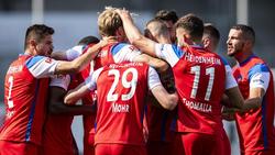 Die Heidenheimer feiern den Sieg gegen den SV Sandhausen