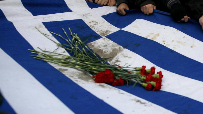 Ein griechischer Fußballer ist auf dem Platz an einem Herzstillstand gestorben