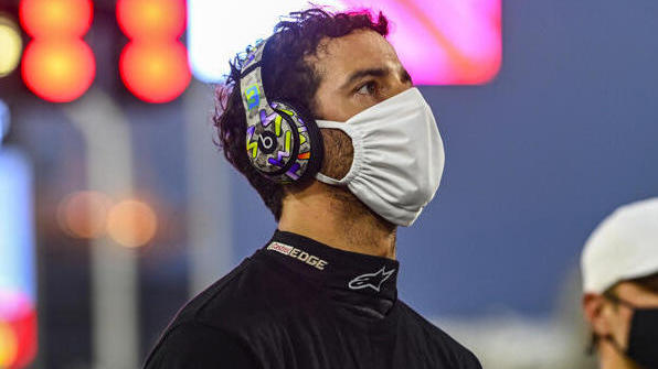 Immer wenn Daniel Ricciardo auf den Monitor schaute, kam der Unfall Immer wenn Daniel Ricciardo auf den Monitor schaute, kam der Unfall