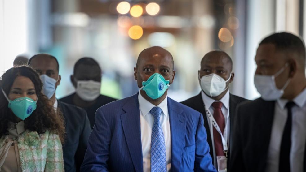 Patrice Motsepe (M.) ist neuer CAF-Präsident