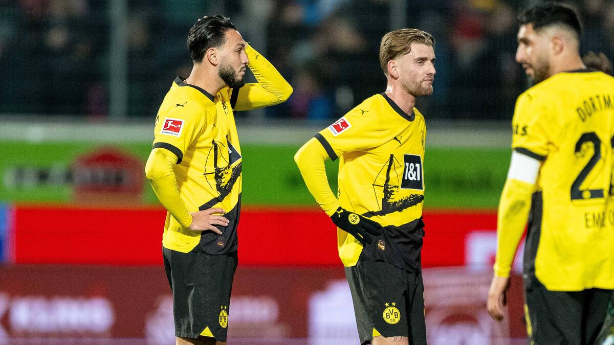 Đúng như dự đoán, Ole Pohlmann (r.) sẽ rời BVB