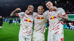 Benjamin Sesko (r.) gilt als Verkaufskandidat bei RB Leipzig