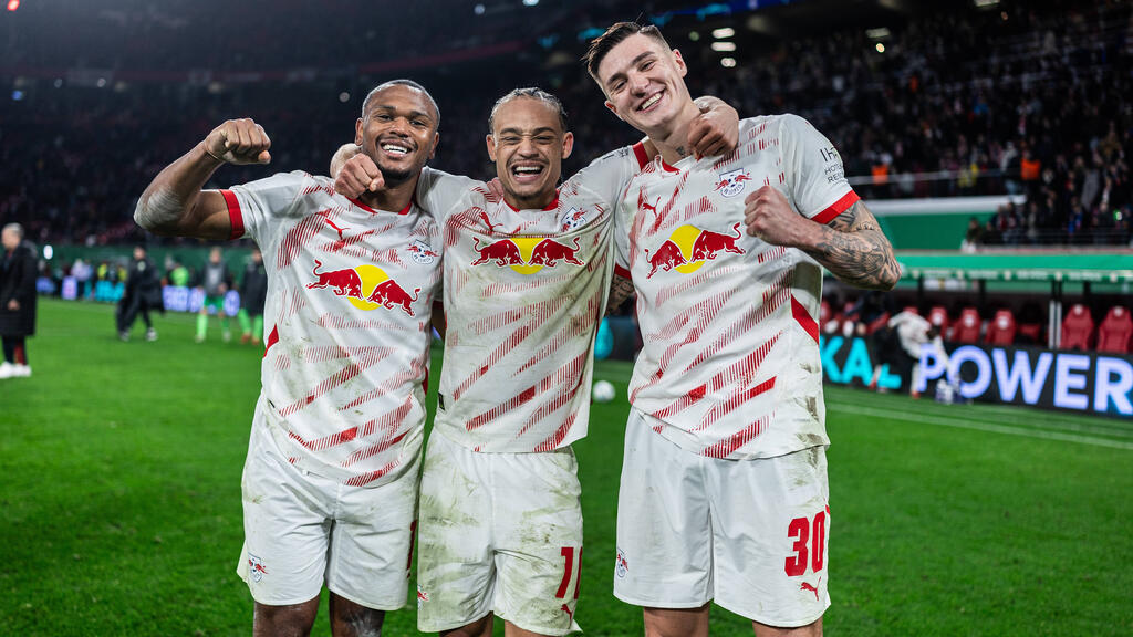 Benjamin Sesko (r.) könnte RB Leipzig im Sommer verlassen