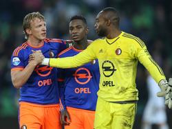 Dirk Kuyt heeft de 1-1 gemaakt tegen FC Groningen en redt daarmee een punt voor Feyenoord. Na het duel zoekt hij Eljero Elia en Kenneth Vermeer op. (13-12-2015)