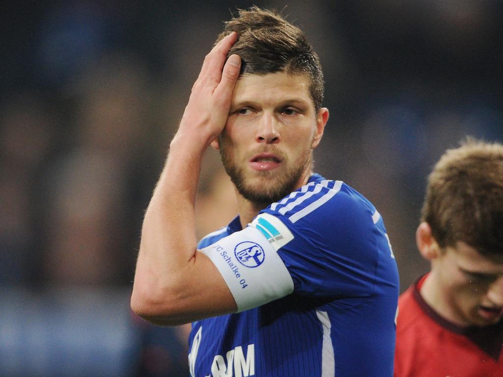 Klaas Jan Huntelaar slaagt er niet in om een kans te verzilveren tijdens de wedstrijd Schalke 04 - VfB Stuttgart. (21-02-2016)