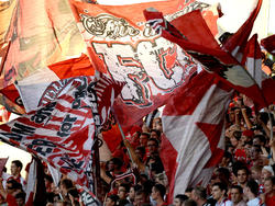 Fans des 1. FC Kaiserslautern randalieren in Köln