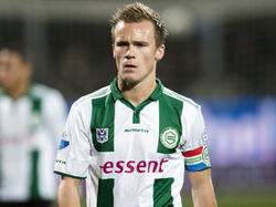 Boos en teleurgesteld verlaat FC Groningen-aanvoerder Maikel Kieftenbeld het speelveld na het 1-1 gelijkspel tegen FC Dordrecht. (20-12-2014)